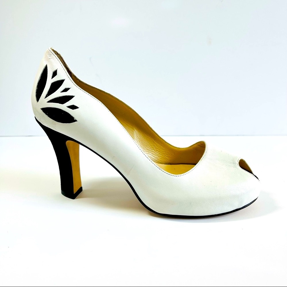 Marchez Vous White & Black Italian Leather Heels NWOT